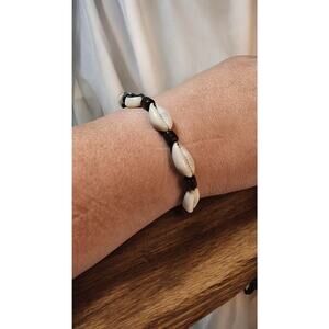 Black Cord Cowrie Shell Bracelet Adjustable – Coastal Minimal Boho Beach Style
